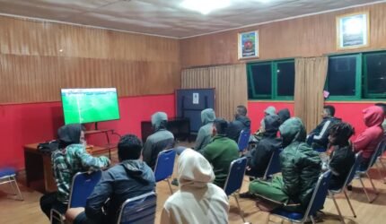 Kodim 1714/Puncak Jaya Gelar Nobar Pertandingan Piala Dunia 2026 di Kabupaten Puncak Jaya - Teropong Rakyat
