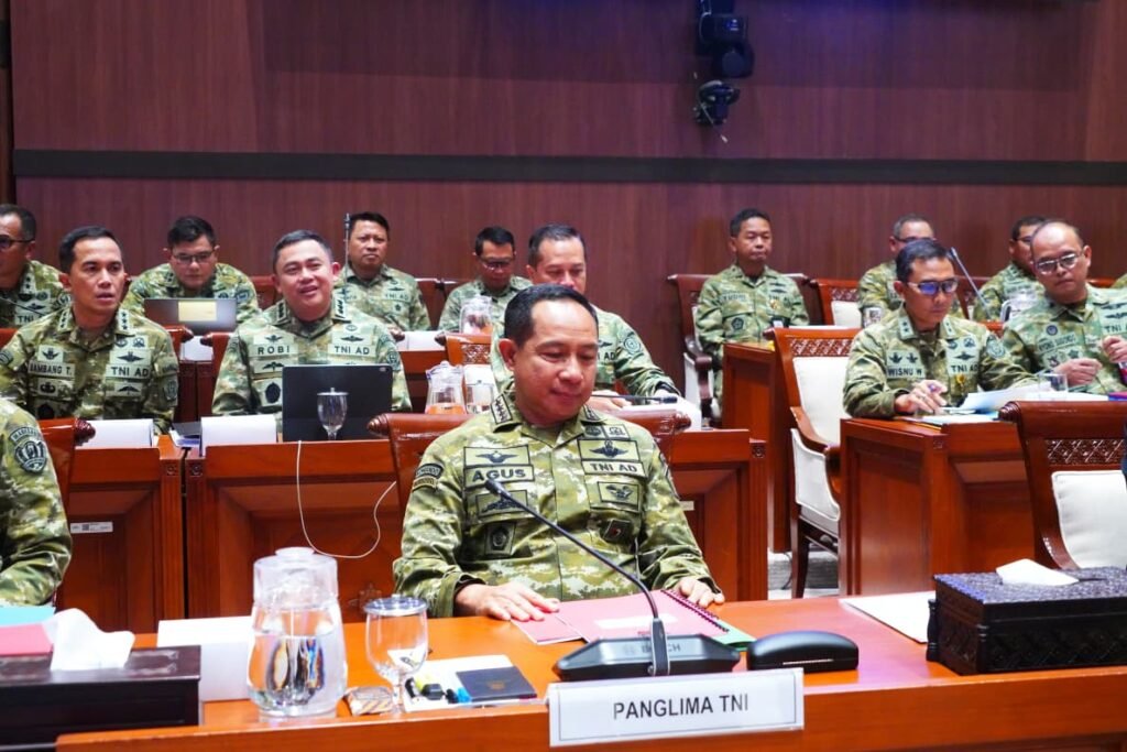 Portal Berita Indonesia dan Dunia Terkini Hari Ini, Update Harian Terbaru, Terlengkap, Tajam, Aktual dan Berimbang. Panglima TNI Bersama Wamenhan RI Hadiri Raker Bersama Komisi I DPR RI - Teropong Rakyat