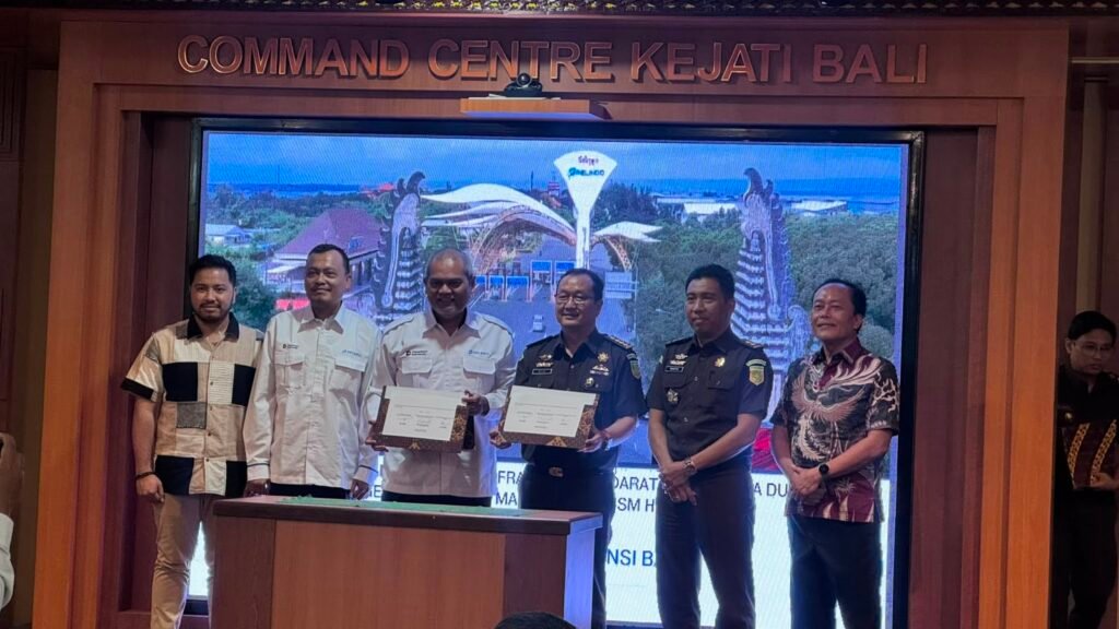 Portal Berita Indonesia dan Dunia Terkini Hari Ini, Update Harian Terbaru, Terlengkap, Tajam, Aktual dan Berimbang. PT API PERKUAT PENGAWASAN PROYEK STRATEGIS DI PELABUHAN BENOA BERSAMA KEJAKSAAN TINGGI BALI - Teropong Rakyat