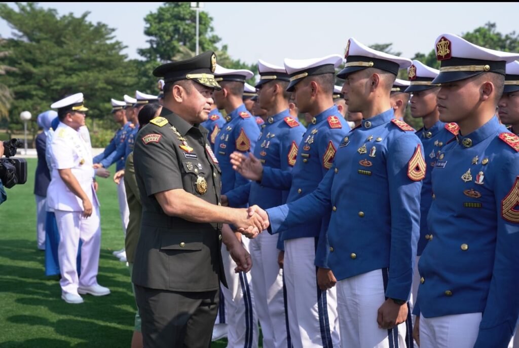 Portal Berita Indonesia dan Dunia Terkini Hari Ini, Update Harian Terbaru, Terlengkap, Tajam, Aktual dan Berimbang. Panglima TNI Tutup Pendidikan Pertama Akademi TNI Tahun 2026 di Cilangkap - Teropong Rakyat