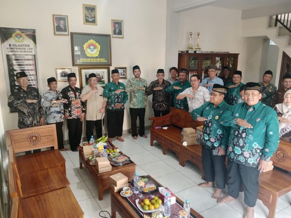 Portal Berita Indonesia dan Dunia Terkini Hari Ini, Update Harian Terbaru, Terlengkap, Tajam, Aktual dan Berimbang. Kegiatan FKUB Ke LDII Kota Pasuruan Merupakan Bagian Dari Program Kerja - Teropong Rakyat
