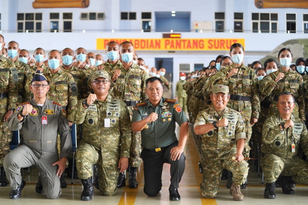 Portal Berita Indonesia dan Dunia Terkini Hari Ini, Update Harian Terbaru, Terlengkap, Tajam, Aktual dan Berimbang. Wapang TNI Bekali Peserta Diklat Bela Negara KDKMP/KNMP, Tanamkan Jiwa Patriot, Nasionalis, dan Profesional - Teropong Rakyat