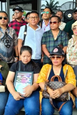 Tangis Pecah di Ruang Sidang, Keluarga Korban Minta Enam Mantan Anggota Polri Dijatuhi Hukuman Maksimal