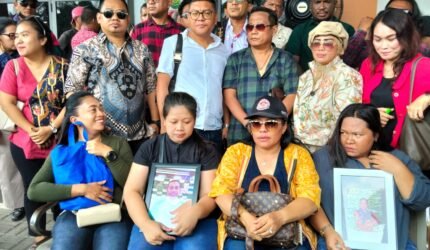 Tangis Pecah di Ruang Sidang, Keluarga Korban Minta Enam Mantan Anggota Polri Dijatuhi Hukuman Maksimal - Teropong Rakyat