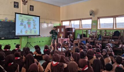 Koramil Bantur Tanamkan Wawasan Kebangsaan, Edukasi Bahaya Narkoba dan Bullying kepada 300 Pelajar - Teropong Rakyat