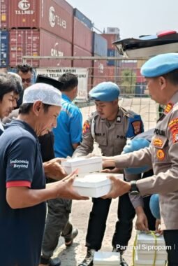 Jumat Berkah Sipropam Polres Pelabuhan Tanjung Priok, Wujud Kepedulian Polri kepada Masyarakat Pelabuhan