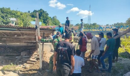 Semangat Gotong Royong Satgas TMMD ke-129 Kodim 1505/Tidore dan Warga Bangun Drainase di Desa Lolobata - Teropong Rakyat