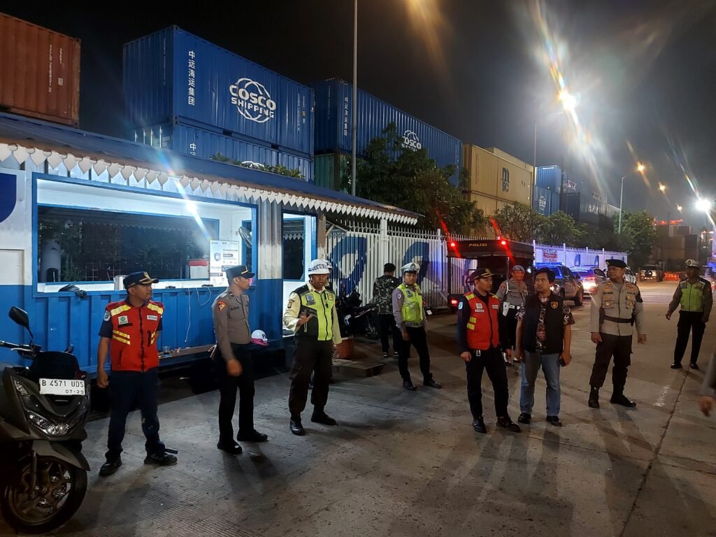 Portal Berita Indonesia dan Dunia Terkini Hari Ini, Update Harian Terbaru, Terlengkap, Tajam, Aktual dan Berimbang. Polres Priok Gelar JJOS Patroli Cipta Kondisi dan Razia Stasioner, Perkuat Antisipasi Gangguan Kamtibmas - Teropong Rakyat