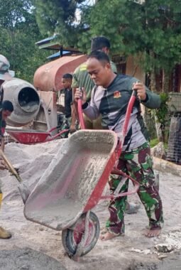 Turun Langsung ke Lapangan, Dansatgas TMMD Ke-129 Kodim 1807/Sorsel Kobarkan Semangat Gotong Royong Warga