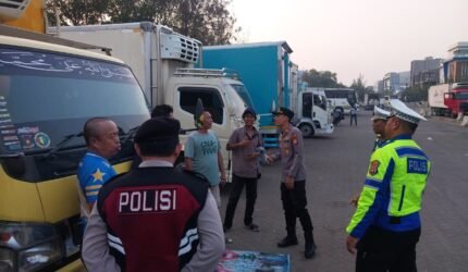 Jaga Jakarta On The Spot di Pelabuhan Muara Baru, Polisi Ajak Buruh Pelabuhan Jaga Keamanan dan Tolak Narkoba, Tawuran serta Judi Online - Teropong Rakyat