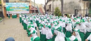 Portal Berita Indonesia dan Dunia Terkini Hari Ini, Update Harian Terbaru, Terlengkap, Tajam, Aktual dan Berimbang. Menelusuri Jejak MI KH. Romly Tamim: Merawat Sanad Ilmu, Adab, dan Khidmah Nahdliyin - Teropong Rakyat