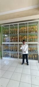 Portal Berita Indonesia dan Dunia Terkini Hari Ini, Update Harian Terbaru, Terlengkap, Tajam, Aktual dan Berimbang. Menelusuri Jejak MI KH. Romly Tamim: Merawat Sanad Ilmu, Adab, dan Khidmah Nahdliyin - Teropong Rakyat