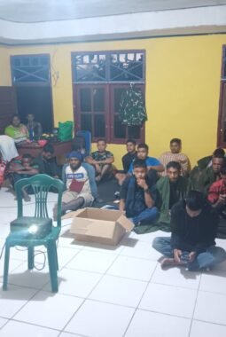TMMD Ke-129 Kodim 1807/Sorong Selatan Semarakkan Kebersamaan, Anggota Satgas dan Warga Kampung Sesor Seru-seruan Nobar Final Piala Dunia 2026