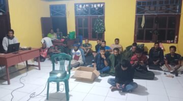 TMMD Ke-129 Kodim 1807/Sorong Selatan Semarakkan Kebersamaan, Anggota Satgas dan Warga Kampung Sesor Seru-seruan Nobar Final Piala Dunia 2026