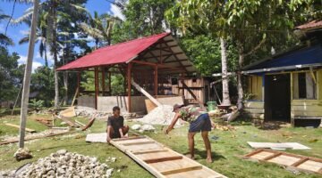 Tak Kenal Lelah! Prajurit TMMD Ke-129 Kodim 1807/Sorong Selatan Kebut Pembangunan Rumah Warga Demi Wujudkan Hunian Layak