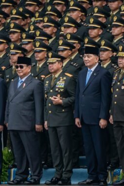Panglima TNI Hadiri Upacara Prasetya Perwira (Praspa) TNI dan Polri Tahun 2026 di Istana Negara