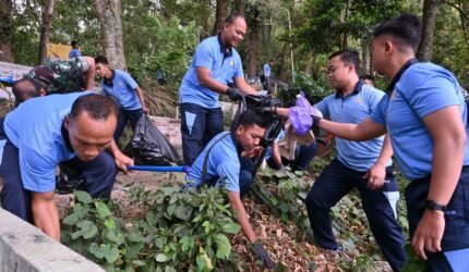 Aksi Peduli Lingkungan, Lanud Iswahjudi Bersihkan Telaga Sarangan - Teropong Rakyat