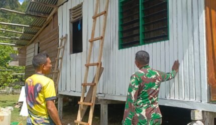 Satgas TMMD Ke-129 Kodim 1807/Sorong Selatan Percepat Rehab RTLH Milik Pak Herman, Wujud Nyata Kepedulian TNI untuk Kesejahteraan Rakyat - Teropong Rakyat