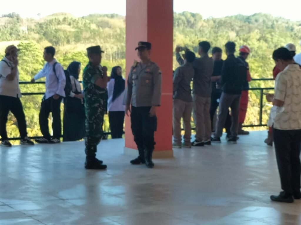 Danramil Bantur Dampingi Sekda Kabupaten Malang Tinjau Kesiapan Sekolah Rakyat di Desa Srigonco - Teropong Rakyat