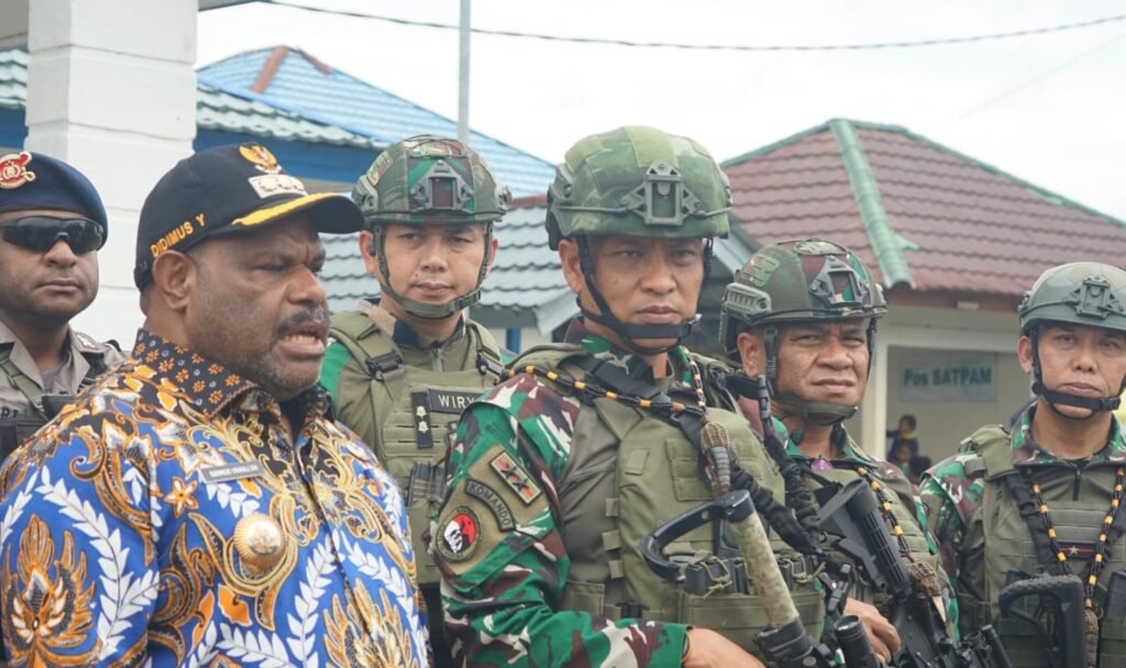 Portal Berita Indonesia dan Dunia Terkini Hari Ini, Update Harian Terbaru, Terlengkap, Tajam, Aktual dan Berimbang. Dibawah Ancaman OPM dan Medan Ekstrem, Koops TNI Habema Berhasil Evakuasi Dua Korban Aksi Kekerasan di Yahukimo - Teropong Rakyat