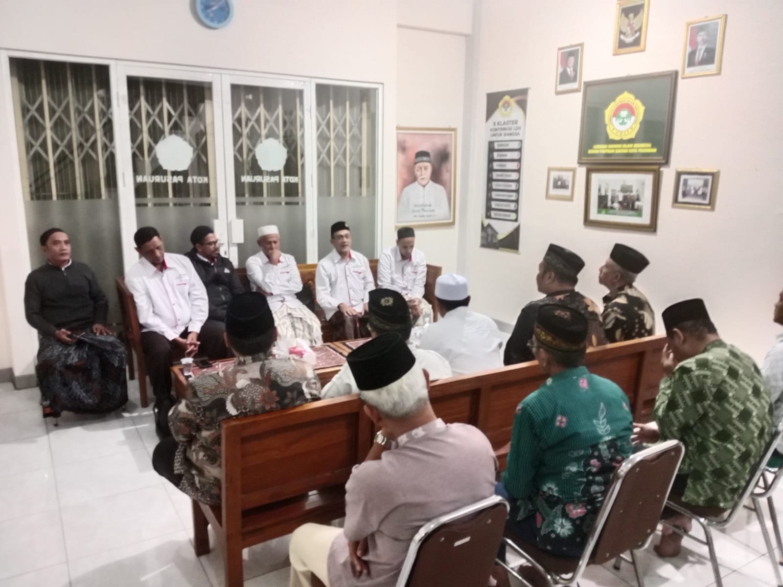Portal Berita Indonesia dan Dunia Terkini Hari Ini, Update Harian Terbaru, Terlengkap, Tajam, Aktual dan Berimbang. Pengurus Ahlul Bait Indonesia Kota Pasuruuan Kunjungi LDII, Pererat Silaturahmi - Teropong Rakyat