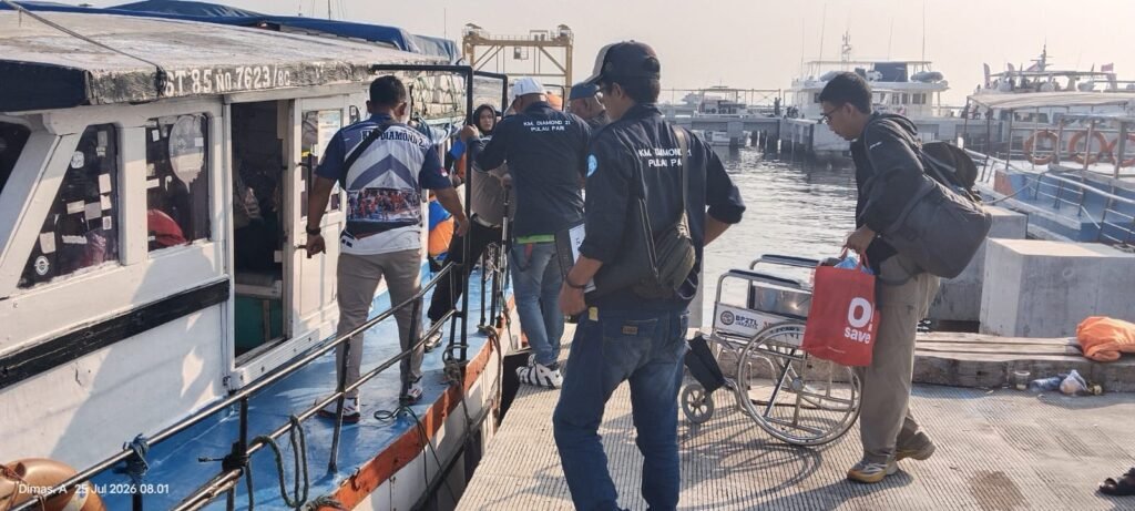 Portal Berita Indonesia dan Dunia Terkini Hari Ini, Update Harian Terbaru, Terlengkap, Tajam, Aktual dan Berimbang. Polsek Kawasan Sunda Kelapa Polres Priok, Berikan Pelayanan dan Pengamanan Wisatawan ke Kepulauan Seribu. - Teropong Rakyat