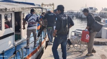 Polsek Kawasan Sunda Kelapa Polres Priok, Berikan Pelayanan dan Pengamanan Wisatawan ke Kepulauan Seribu.