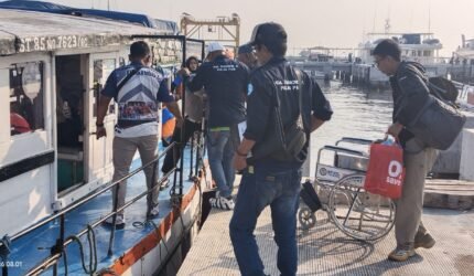 Polsek Kawasan Sunda Kelapa Polres Priok, Berikan Pelayanan dan Pengamanan Wisatawan ke Kepulauan Seribu. - Teropong Rakyat