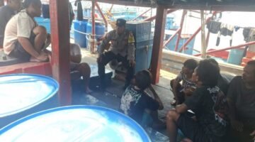 Bhabinkamtibmas Muara Angke Polsek Kawasan Sunda Kelapa Intensifkan DDS dan Sambang kepada ABK Kapal di Pelabuhan Muara Angke untuk Perkuat Harkamtibmas
