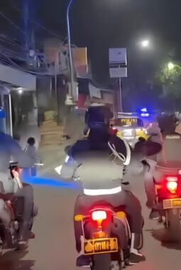 Brimob Metro Jaya Amankan 4 Pelaku Penganiayaan di Mustika Jaya Bekasi