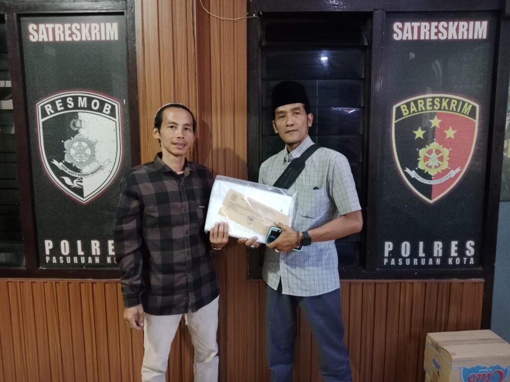 Portal Berita Indonesia dan Dunia Terkini Hari Ini, Update Harian Terbaru, Terlengkap, Tajam, Aktual dan Berimbang. Berbekal Putusan Mahkamah Agung, Ahli Waris Mardeyah Laporkan Dugaan Penyerobotan Lahan ke Polres Pasuruan Kota - Teropong Rakyat