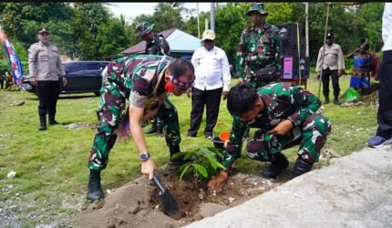Hijaukan Kampung, Sejahterakan Warga! Satgas TMMD Ke-129 Tanam 500 Pohon Produktif untuk Masa Depan Masyarakat Sesor - Teropong Rakyat