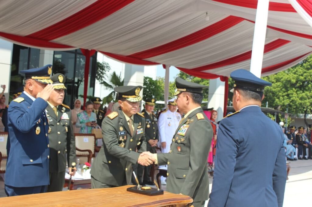 Portal Berita Indonesia dan Dunia Terkini Hari Ini, Update Harian Terbaru, Terlengkap, Tajam, Aktual dan Berimbang. Kodiklat TNI Cetak 734 Perwira Prajurit Karier TNI Gelombang I TA 2026 Siap Mengabdi kepada Bangsa dan Negara - Teropong Rakyat