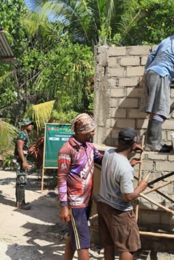 Panas Menyengat, Semangat Tak Padam, Satgas TMMD dan Warga Kebut Pembangunan MCK