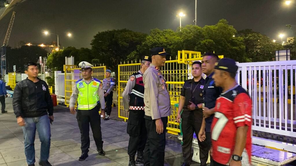 Portal Berita Indonesia dan Dunia Terkini Hari Ini, Update Harian Terbaru, Terlengkap, Tajam, Aktual dan Berimbang. Patroli Cipta Kondisi JJOS, Polres Pelabuhan Tanjung Priok Perketat Pengamanan Kawasan Pelabuhan Demi Antisipasi Gangguan Kamtibmas - Teropong Rakyat