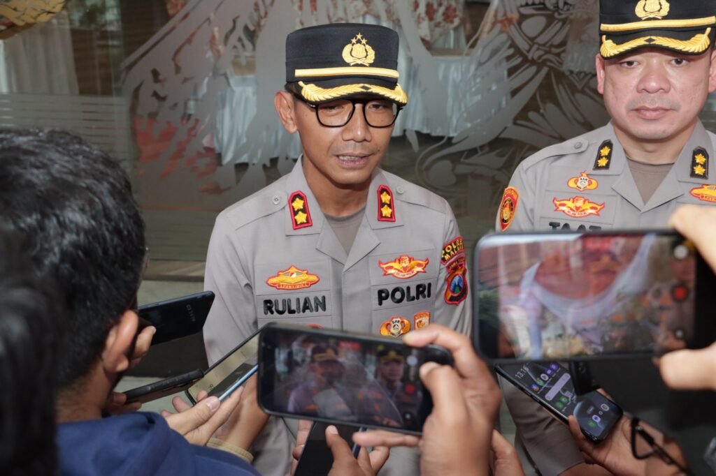 Portal Berita Indonesia dan Dunia Terkini Hari Ini, Update Harian Terbaru, Terlengkap, Tajam, Aktual dan Berimbang. AKBP Rulian Syauri Resmi Jadi Kapolres Malang, Ini Prioritas Awal Kepemimpinannya - Teropong Rakyat