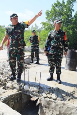 Pastikan Kualitas dan Bermanfaat, Tim Wasev TMMD Ke-129 Tinjau Sasaran Fisik di Wasile Tengah