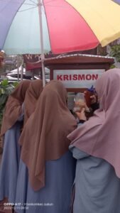 Portal Berita Indonesia dan Dunia Terkini Hari Ini, Update Harian Terbaru, Terlengkap, Tajam, Aktual dan Berimbang. Suyono dan Bakso Krimon: Kisah Inspiratif Penjual Bakso yang Tak Pernah Menyerah - Teropong Rakyat
