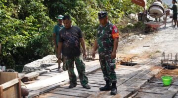 Dansatgas TMMD Ke-129 Tinjau Langsung Rehab Jembatan di Kampung Sesor, Pastikan Pembangunan Tepat Sasaran dan Berkualitas