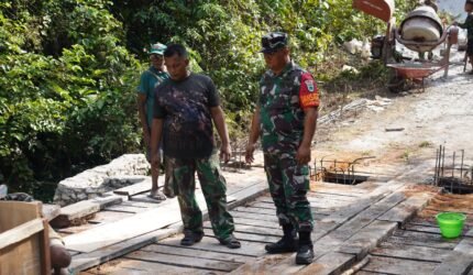 Dansatgas TMMD Ke-129 Tinjau Langsung Rehab Jembatan di Kampung Sesor, Pastikan Pembangunan Tepat Sasaran dan Berkualitas - Teropong Rakyat