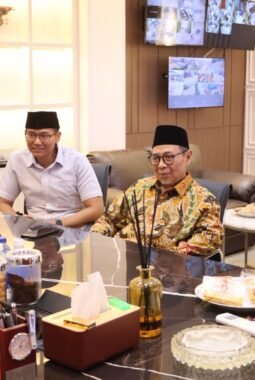 Perkuat Sinergi Ulama dan Polri, Ketua MUI Jakarta Utara Kunjungi Polres Pelabuhan Tanjung Priok dan Pimpin Doa Bersama