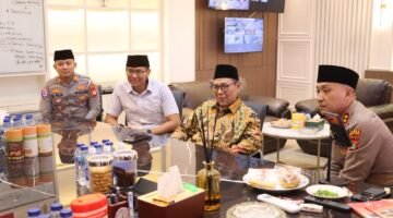 Perkuat Sinergi Ulama dan Polri, Ketua MUI Jakarta Utara Kunjungi Polres Pelabuhan Tanjung Priok dan Pimpin Doa Bersama