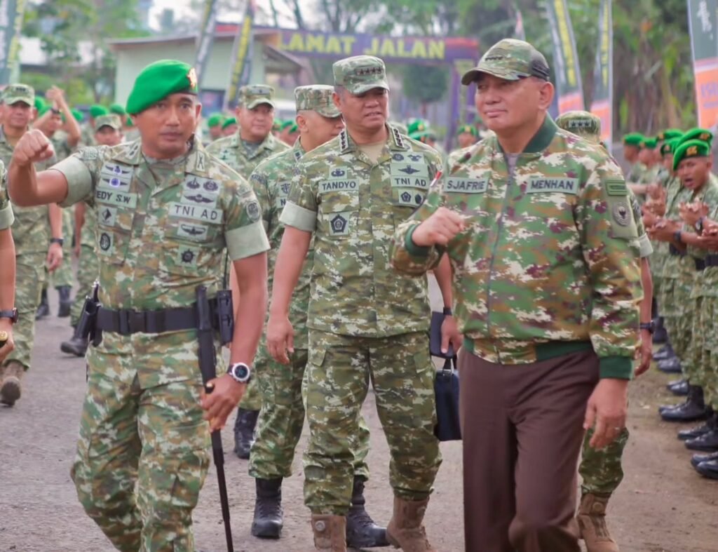 Portal Berita Indonesia dan Dunia Terkini Hari Ini, Update Harian Terbaru, Terlengkap, Tajam, Aktual dan Berimbang. Wakil Panglima TNI Tinjau Yon TP di Jawa Barat, Pastikan Kesiapsiagaan Satuan - Teropong Rakyat