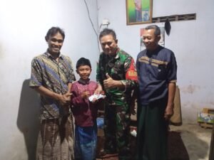 Portal Berita Indonesia dan Dunia Terkini Hari Ini, Update Harian Terbaru, Terlengkap, Tajam, Aktual dan Berimbang. Aksi Mulia Babinsa Kasembon, Sunat Gratis dari Rumah ke Rumah Ringankan Beban Warga - Teropong Rakyat