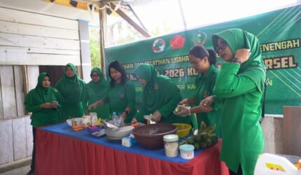 Dansatgas TMMD Ke-129 Kodim 1807/Sorong Selatan Bersama Persit Dorong Kemandirian Ekonomi Warga Melalui Penyuluhan dan Pelatihan UMKM - Teropong Rakyat