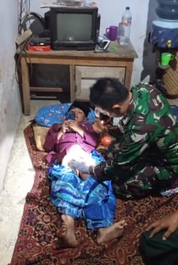 Aksi Mulia Babinsa Kasembon, Sunat Gratis dari Rumah ke Rumah Ringankan Beban Warga