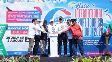 Wali Kota Nurochman Buka Kejuaraan Paralayang Batu International Sport Tourism Festival 2026