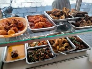 Portal Berita Indonesia dan Dunia Terkini Hari Ini, Update Harian Terbaru, Terlengkap, Tajam, Aktual dan Berimbang. Warung Yanti Mak Pret, Surga Sarapan Rumahan di Kepanjen - Teropong Rakyat