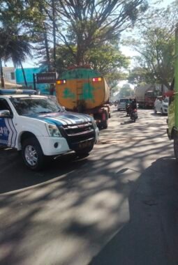 Pemotor Asal Sumenep Tewas Usai Tabrak Truk Mogok di Depan Ruko McDonald’s Kota Malang