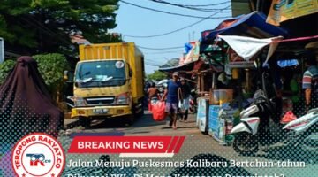 Jalan Menuju Puskesmas Kalibaru Bertahun-tahun Dikuasai PKL, Di Mana Ketegasan Pemerintah?
